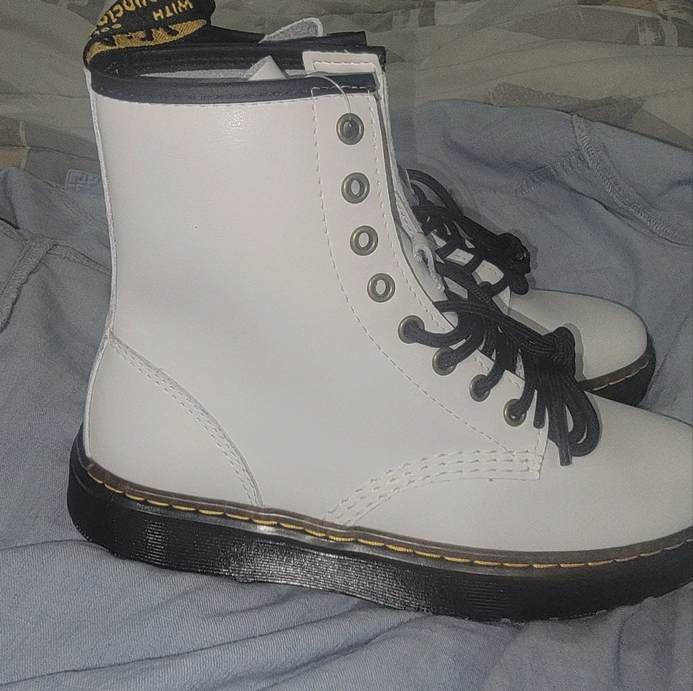 Boots - Picture 3 of 3